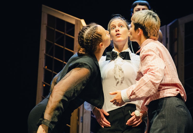 Rendez-Vous Dance: The Monocle