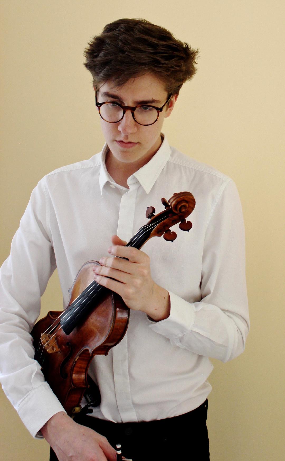 A man holding his violin 